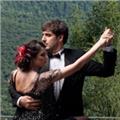 Impara a ballare il tango, un invito all'esplorazione di sé e alla guarigione personale. al di là dei passi, il tango viene vissut