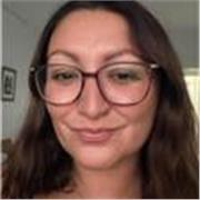 Chica inglesa nativa. Reparto clases de inglés aptas para edades 2-16 años