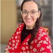 Profesora con máster en Lingüística Aplicada a la enseñanza de ELE. 18 años de experiencia. 