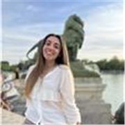Profesora titulada en inglés que imparte clases de inglés y francés para primaria, de forma presencial.