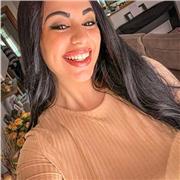 Ragazza laureata impartisce lezioni private per varie materie