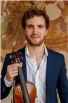 Professore dell’Orchestra Nazionale di Santa Cecilia impartisce lezioni di violino