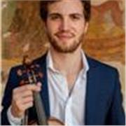 Professore dell’Orchestra Nazionale di Santa Cecilia impartisce lezioni di violino