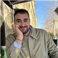 Demode yöntemleri reddeden, tamamen konuşma odaklı ve bol aktiviteli bir İngilizce öğretmeniyim; derslerim ise seviyesi ne olursa.