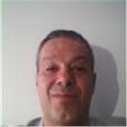 Maestro internazionale di scacchi da lezioni a giocatori di ogni livello di gioco