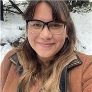 Diseñadora Gráfica dicta clases para desarrollo de productos, packaging, además de enseñar herramientas de diseño