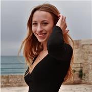 Etudiante bilingue, ayant obtenu un CEM au conservatoire régional de Nice , propose des cours en Français, Italien, et piano à Antibes et dans ses alentours!
