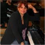 Docente di Canto Moderno e pianoforte offre lezioni private
