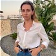 Laureata in giurisprudenza con pieni voti nel 2019, ho completato la pratica forense in diritto civile a luglio e sono in attesa di dare l’esame si stato abilitante alla professione di avvocato