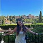 Soy una alumna de filología clásica en tercero de carrera y tengo experiencia dando clases de inglés y latín