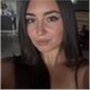 Studentessa di ingegneria, diplomata al liceo classico con il massimo dei voti e in possesso di livello C1 di inglese
