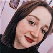 Studentessa dell'Accademia di belle arti impartisce lezioni di disegno, disegno tecnico e storia dell'arte