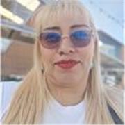 Profesor de sociales con habilidades para enseñar