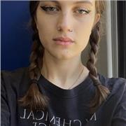 Studentessa di lingue con 3 anni di esperienza di ripetizioni e 3 certificazioni Cambridge IGCSE (English, Latin & Maths)