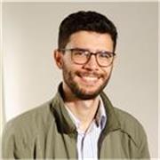 English teacher with 6 years of experience gives language lessons. Profesor de inglés con 6 años de experiencia da clases de idiom