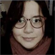 Profesora en Letras imparte clases de literatura para adolescentes y adultos