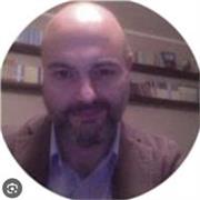 Professore di ruolo, con ventennale esperienza, e PhD in Storia antica impartisce lezioni di Latino, Greco, Italiano
