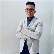 Arquitecto y Project Manager enseñando castellano