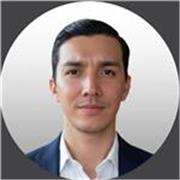 Profesor de apoyo escolar especializado en clases online para niños