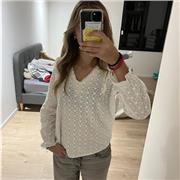 Professeur d’anglais/espagnol niveau B2, je peux aider aussi bien sur de la compréhension orale qu’écrite. Francais jusqu’en 3ème