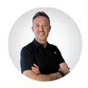 Profesor especializado en dirección de personas, coaching y liderazgo, con experiencia profesional y titulación académica. 