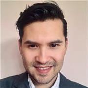 Profesor en Ciencias Políticas, con orientación a las relaciones internacionales, la geopolítica y estudios estratégicos. 