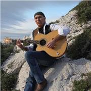 Je suis professeur de guitare particulier et collectif depuis vingt cinq ans, je suis sortie de l'école imfp à salon de Provence que j'ai passé cinq ans sans être diplômé et depuis je travaille dans les maisons de quartier et école en tant que professeur