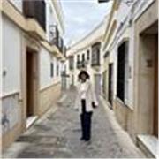 Responsable, paciente y dinámica; doy clases a niños.