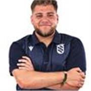 Entrenador de fútbol, ambicioso, siempre con ganas de seguir mejorando y de enseñar todo lo que se.