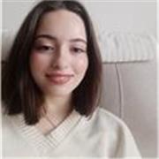 Profesora de Lengua castellana y literatura, graduada en Literaturas Comparadas. Clases para todas las edades, adaptadas al nivel.