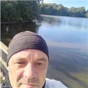 J'aimerais travailler en ligne ou dans le Castelbriantais en rapport avec le français, l'anglais ou l'allemand...