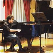 Laureato al conservatorio impartisce lezioni di pianoforte per tutti i livelli