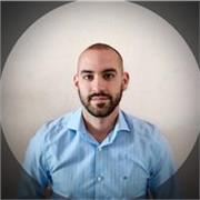 Profesional con varios años en los mercados financieros.