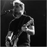 Guitariste chanteur avec formation professionnelle donne des cours de guitare pour tout niveau et tout style