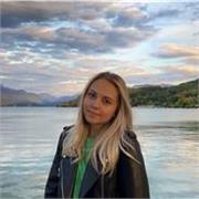 Etudiante en école de commerce sur Dijon, je souhaite partager mes connaissances en anglais. L'anglais a toujours été pour moi une passion. En commençant les cours d'anglais avec un professeur privé et natif à l'âge de ans, j'ai pu construire des bases so
