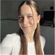 Mathematikunterricht für Grundschulkinder online von einer einfühlsamen Pädagogik-Studentin