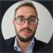 Profesor con amplia experiencia en finanzas