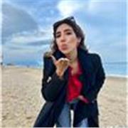 Experta en idiomas y comunicación con máster. Ofrezco clases de idiomas y comunicación a estudiantes y profesionales.