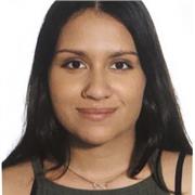 Profesora de inglés imparte clases de apoyo a niños desde primaria a bachillerato