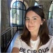 Estudiante de odontologia imparte clases a niños de Cualquier edad