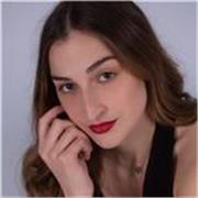 Giovane performer e insegnante di canto professionista offre lezioni di gruppo e individuali