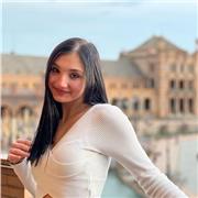 Mi chiamo Martina, offro ripetizioni e aiuto compiti per alunni di elementari e medie. Ho il diploma di Liceo Linguistico.