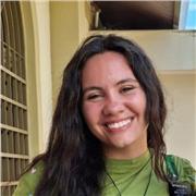 Prodessora de Inglês com foco em aulas dinâmicas e personalizadas