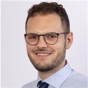 Giovane giurista offre lezioni individuali e di gruppo in diritto
