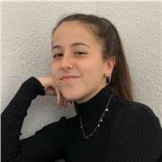 Estudiante de ade da clases particulares con indiferencia de edad, de inglés, matemáticas y materias de 1o y 2o de ade