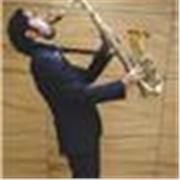 Profesor de música imparte iniciación musical a todas las edades