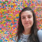 Profesora nativa de español imparte clases a adultos extranjeros