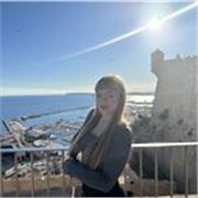 Nauczyciel języka angielskiego udzielający lekcje dla uczniów w każdym wieku