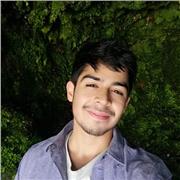 Geólogo dicta clases de matemáticas y ciencias