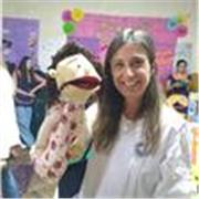 Profesor de Español imparte clases a niños de todas las edades